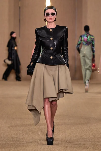 Look 11